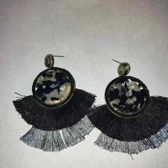 Black and grey tassel earrings - Picture 1 of 2
